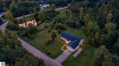 /international/us/916-n-pine-ridge-drive-ludington-mi-110110272787/