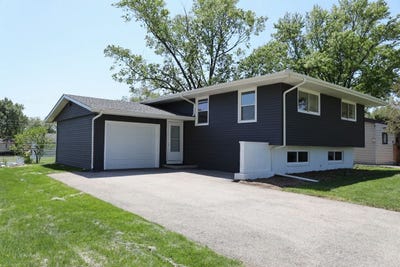 /international/us/2541-75th-street-woodridge-il-110107784435/
