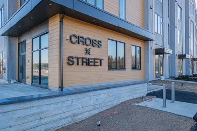 /international/us/1-cross-street-scarborough-me-110105313518/