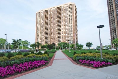 /international/us/26910-grand-central-parkway-floral-park-ny-110120797106/