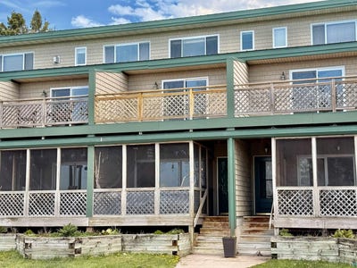 /international/us/668-main-street-lapointe-wi-110107993892/
