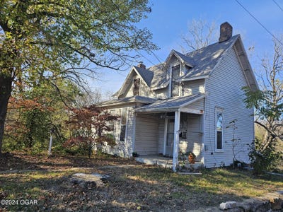 /international/us/444-e-8th-street-baxter-springs-ks-110095947801/