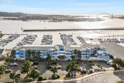 /international/us/890-se-bay-blvd-newport-or-110106230974/