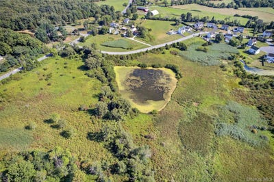 /international/us/225-village-drive-florida-ny-110101370306/