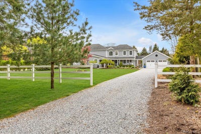 /international/us/25-lighthouse-road-southold-ny-110107485347/
