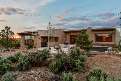 /international/us/1-san-pasqual-ln-taos-nm-110100619145/