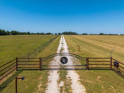 /international/us/old-ranch-road-china-spring-tx-110101407743/