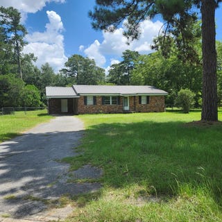 /international/us/423-laurel-lane-camilla-ga-110106303567/