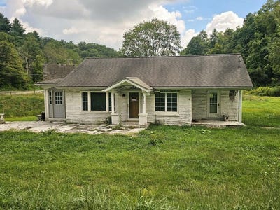 /international/us/8766-dry-fork-road-north-tazewell-va-110110169163/