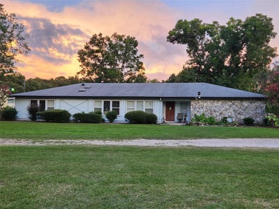 /international/us/16525-sw-5th-place-newberry-fl-110094375781/