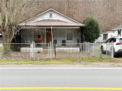 /international/us/23336-pond-fork-road-wv-110104033286/