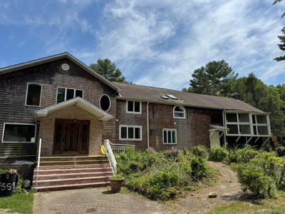 /international/us/227-beverly-road-huntington-station-ny-110108715079/