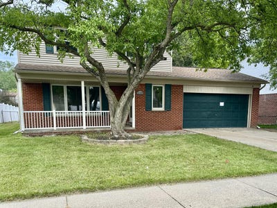 /international/us/21489-danbury-street-woodhaven-mi-110108498631/