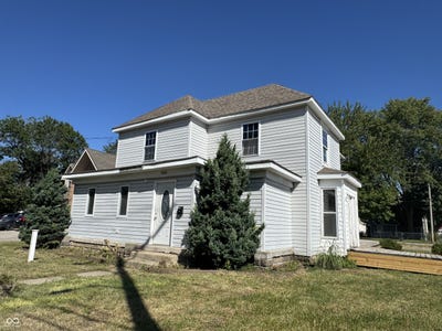 /international/us/100-e-main-street-greenwood-in-110102029169/