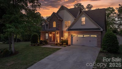 /international/us/5554-stillwater-drive-granite-falls-nc-110107638395/