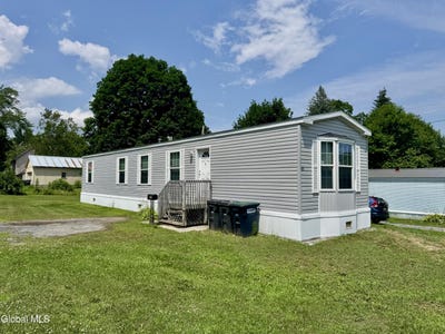 /international/us/201-ash-street-corinth-ny-110100923519/