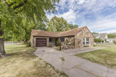 /international/us/430-w-9th-newton-ks-110119995617/