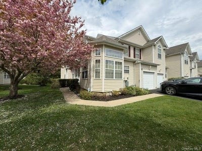 /international/us/36-cranberry-circle-medford-ny-110107910671/