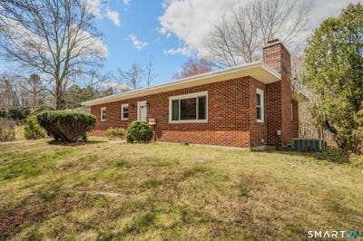 /international/us/448-mohegan-avenue-parkway-waterford-ct-110107072988/
