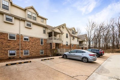 /international/us/12975-bryce-canyon-drive-maryland-heights-mo-110107932359/
