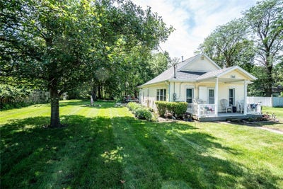 /international/us/808-bridge-street-redfield-ia-110100851669/