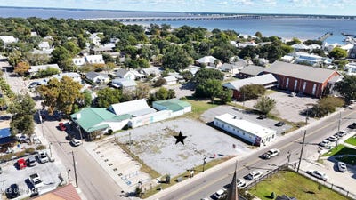 /international/us/161-main-street-bay-saint-louis-ms-110103388540/
