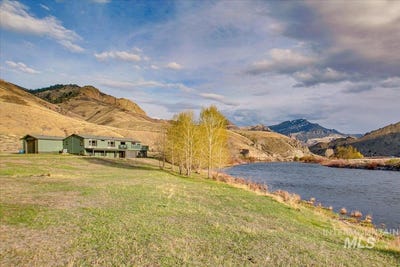 /international/us/3021-hwy-93-south-salmon-id-110098630533/