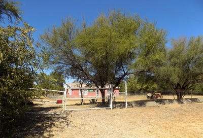 /international/us/849-lowe-rd-quemado-tx-110103598484/