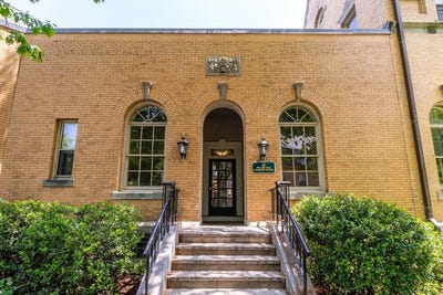 /international/us/60-e-glen-rd-brookline-ma-110108146233/