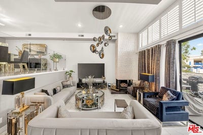 /international/us/5305-white-oak-ave-encino-ca-110109956751/