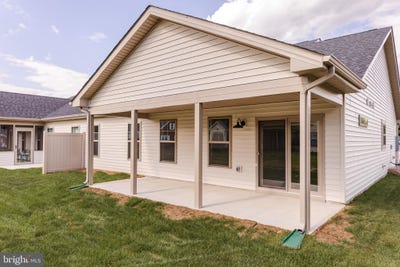 /international/us/94-grainfield-court-martinsburg-wv-110100617281/