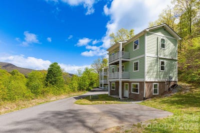 /international/us/12-lila-lane-clyde-nc-110107681318/