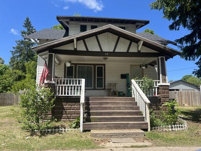/international/us/16-maple-street-bangor-mi-110098064615/