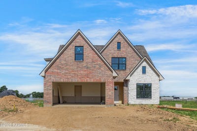 /international/us/108-stonebrook-drive-youngsville-la-110120762543/