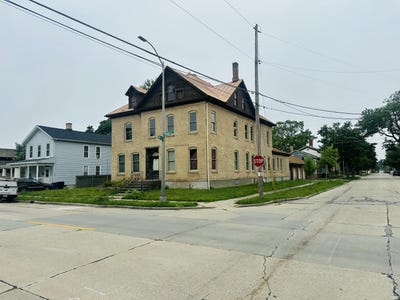 /international/us/1200-wisconsin-ave-racine-wi-110101234571/
