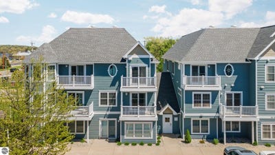 /international/us/100-hope-street-traverse-city-mi-110108449916/