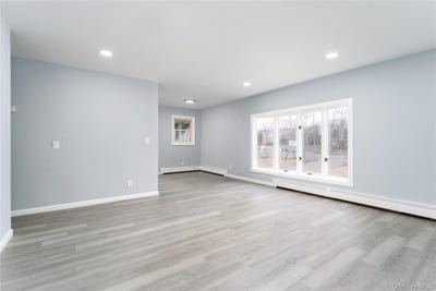 /international/us/48-hawkins-road-centereach-ny-110104912367/