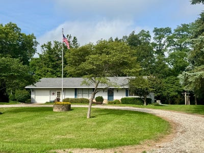 /international/us/2182-85th-st-monmouth-il-110101176888/