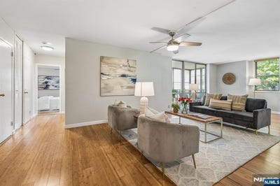 /international/us/530-valley-road-montclair-nj-110108583962/