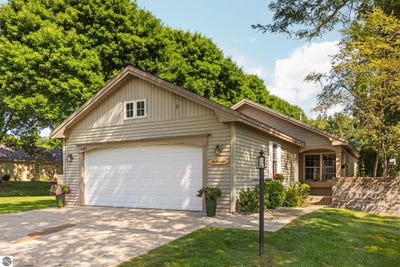 /international/us/1191-hemingway-lane-traverse-city-mi-110109696700/