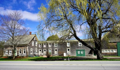 /international/us/448-elm-street-newport-me-110103534281/