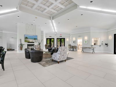 /international/us/531-la-peninsula-boulevard-naples-fl-110120517954/