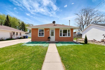 /international/us/1519-adams-avenue-oshkosh-wi-110107868714/