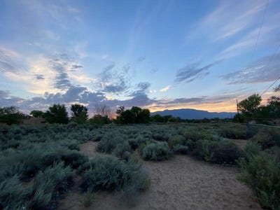 /international/us/loma-larga-147b-road-corrales-nm-110103546341/