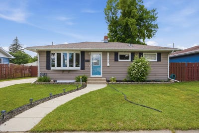 /international/us/1223-16th-street-n-moorhead-mn-110109115442/