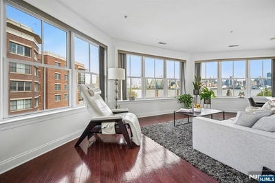 /international/us/22-ave-at-port-imperial-west-new-york-nj-110107394293/