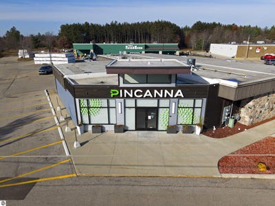 /international/us/786-s-cedar-street-kalkaska-mi-110105839259/