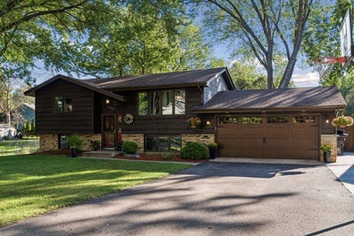 /international/us/8485-red-oak-drive-mounds-view-mn-110120016590/