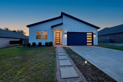 /international/us/2604-flora-lane-denison-tx-110110398640/