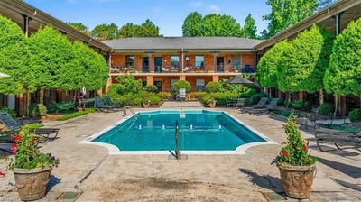 /international/us/1833-banking-street-greensboro-nc-110108201374/